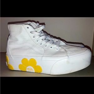 VANS Sk8-Hi Tapered Stackform OSF Shoe | Womens Size 7.5 | White + Yellow Flower